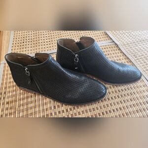 Trask Black Chukka Boots with Sleek Design Excellent‎ Conditions